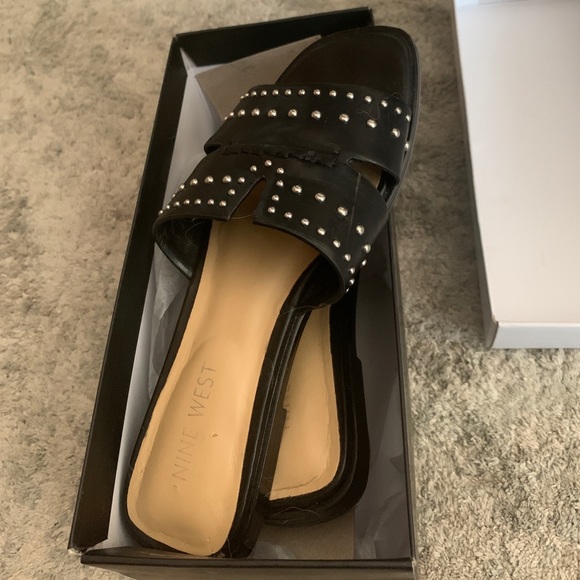 Nine West sandal - Picture 2 of 3